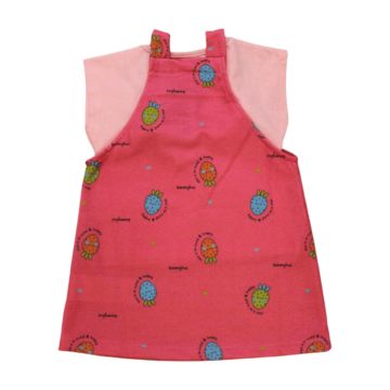 salopete_moletinho_estampada_morangos_com_blusa_53745_kamylus_26274_variacao_135758_1_80133f92cf0184f73165315cad6ad371.png
